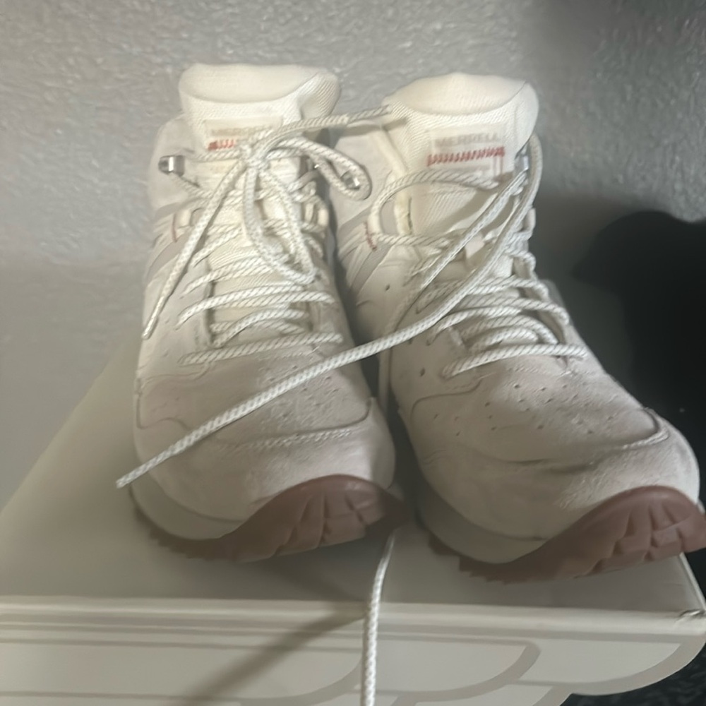 Women’s Merrell high tops- size 9